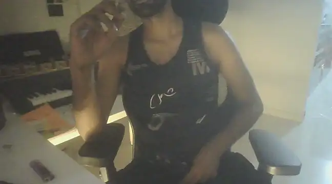 Snapshot of dominanthubby chatting on December 5, 2024, 7:28 pm dominanthubby online show from December 5, 2024, 7:28 pm