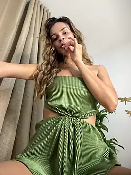 cuteluci  online show from November 28, 2025, 11:24 am