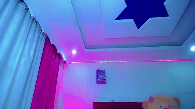 NahomiCamper online show from April 11, 2026, 9:30 pm