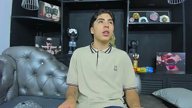 HeellBoy  online show from November 9, 2025, 1:26 am