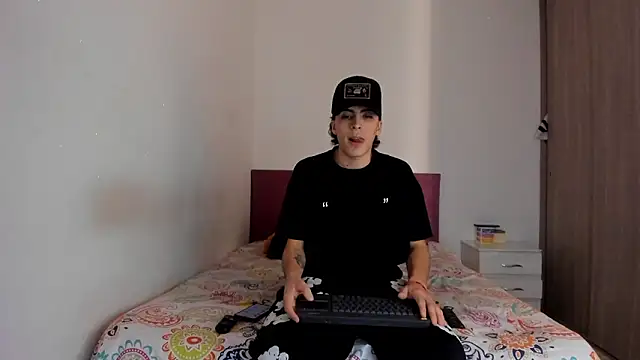 HeellBoy  online show from February 28, 2026, 12:39 pm