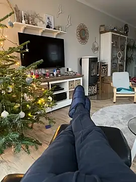 Snapshot of rundum40 chatting on December 12, 2024, 2:33 pm rundum40 online show from December 12, 2024, 2:33 pm