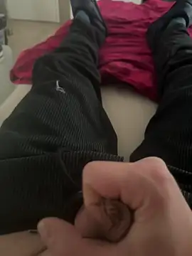 Snapshot of rundum40 chatting on December 25, 2024, 1:19 pm rundum40 online show from December 25, 2024, 1:19 pm