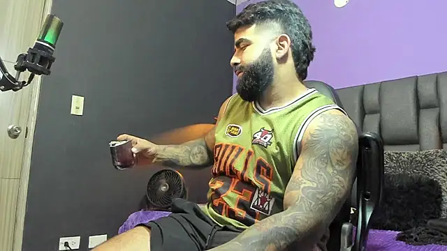 Lyon vach online show from April 22, 2026, 1:08 am