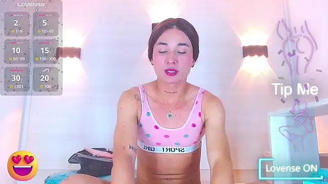 Snapshot of Molly_Spears chatting on February 27, 2025, 2:43 pm Molly Spears online show from February 27, 2025, 2:43 pm