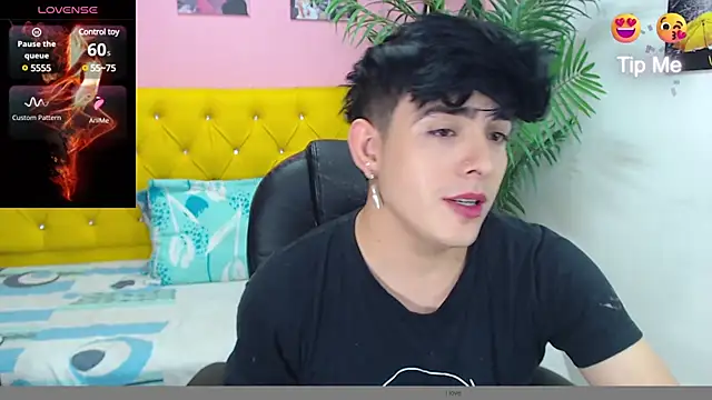 nolan twink1 online show from February 18, 2025, 5:42 pm