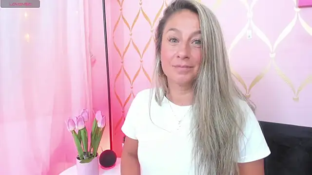 Snapshot of ladylians chatting on January 8, 2025, 5:37 pm ladylians online show from January 8, 2025, 5:37 pm