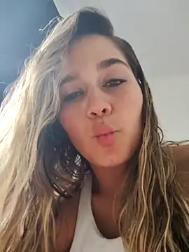 LaurenWelly  online show from March 21, 2025, 9:01 pm