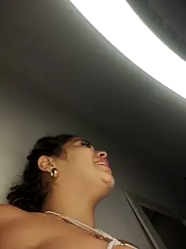 LaurenWelly  online show from September 25, 2025, 10:46 pm