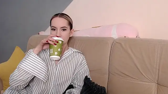 AmbrielHailey online show from October 26, 2025, 1:17 pm