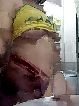 Snapshot of Rowena_Vonnie chatting on March 14, 2025, 8:10 am Rowena Vonnie online show from March 14, 2025, 8:10 am