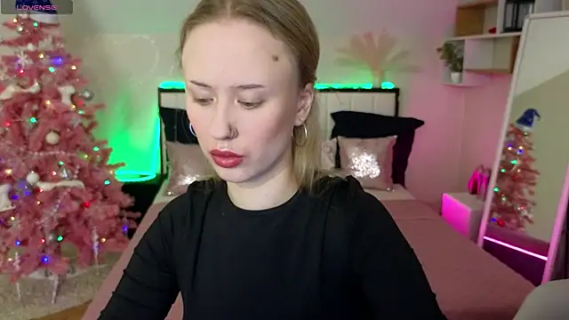 SashaBrooks online show from December 17, 2025, 2:12 pm