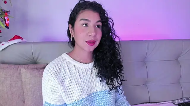 Snapshot of candyy_bella chatting on December 23, 2024, 5:43 pm candyy bella online show from December 23, 2024, 5:43 pm