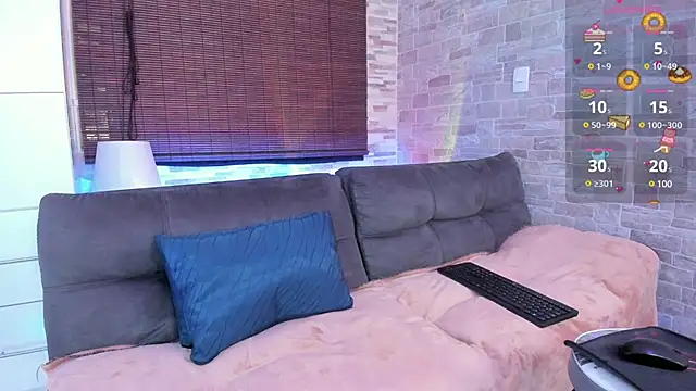 Snapshot of candyy_bella chatting on January 18, 2025, 6:43 pm candyy bella online show from January 18, 2025, 6:43 pm