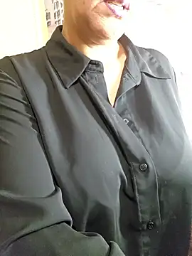 Foxlady2271 online show from February 13, 2025, 9:49 pm