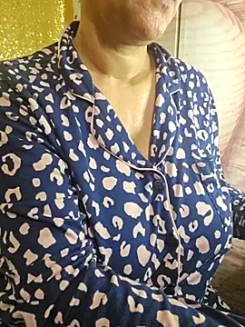 Foxlady2271 online show from February 14, 2025, 8:21 am