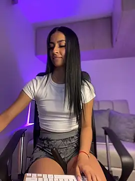 maddy bronw  online show from January 14, 2025, 1:36 am