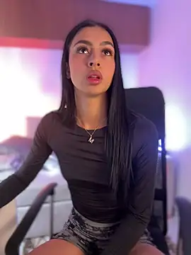 maddy bronw  online show from January 30, 2025, 9:47 pm