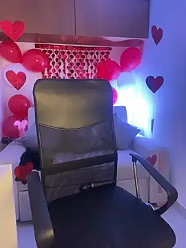 maddy bronw  online show from February 7, 2025, 3:01 am