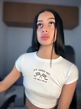 maddy bronw  online show from February 28, 2025, 10:39 pm