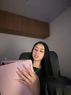 maddy bronw  online show from March 15, 2025, 5:30 am