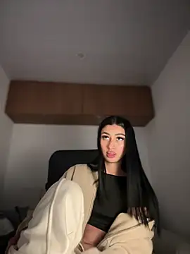 maddy bronw  online show from March 23, 2025, 6:37 am