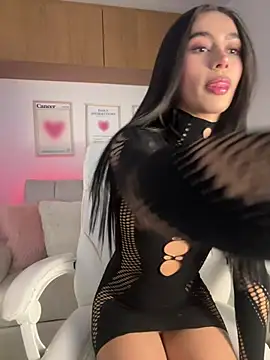 maddy bronw  online show from March 20, 2026, 10:14 pm