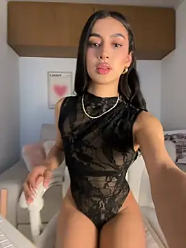 Snapshot of maddy_bronw_ chatting on May 15, 2026, 10:39 pm maddy bronw online show from May 15, 2026, 10:39 pm