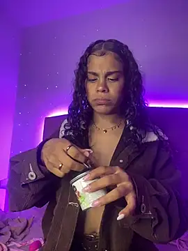 NINA 18 YEARS online show from February 3, 2025, 11:26 pm