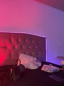 NINA 18 YEARS online show from December 2, 2025, 9:21 pm