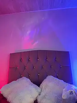 NINA 18 YEARS online show from December 17, 2025, 10:49 pm