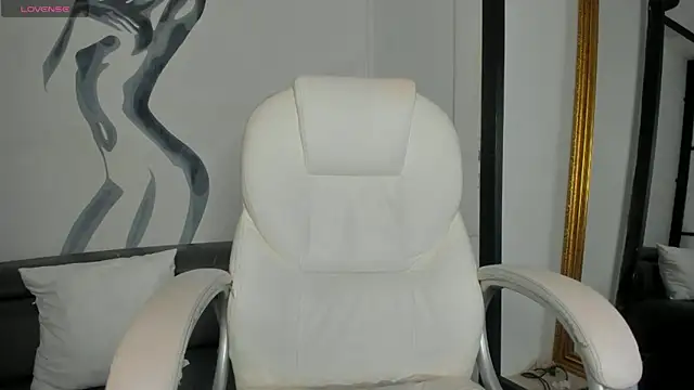 Snapshot of TinaJonnes_ chatting on February 14, 2025, 6:19 pm TinaJonnes  online show from February 14, 2025, 6:19 pm