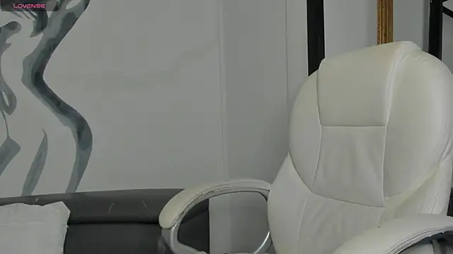 Snapshot of TinaJonnes_ chatting on March 11, 2025, 8:52 am TinaJonnes  online show from March 11, 2025, 8:52 am