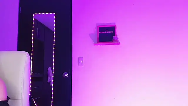 TinaJonnes  online show from April 4, 2026, 1:37 am