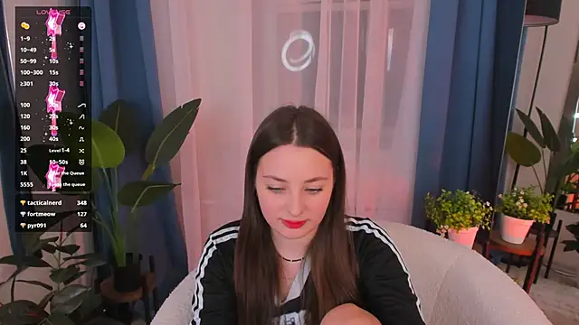 MoonLissa online show from December 7, 2024, 1:40 pm