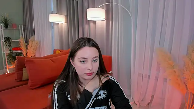 MoonLissa online show from February 2, 2025, 4:00 pm