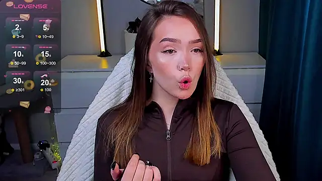 Evia r0se online show from April 3, 2026, 8:23 am