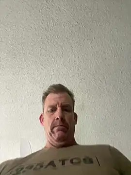 Snapshot of Firedad72FD chatting on December 23, 2024, 6:58 pm Firedad72FD online show from December 23, 2024, 6:58 pm