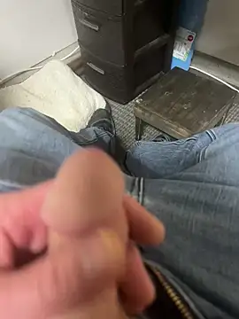 Snapshot of Firedad72FD chatting on February 7, 2025, 10:52 pm Firedad72FD online show from February 7, 2025, 10:52 pm