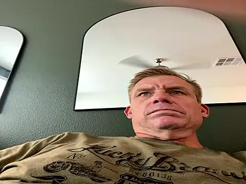 Snapshot of Firedad72FD chatting on October 7, 2025, 5:32 pm Firedad72FD online show from October 7, 2025, 5:32 pm