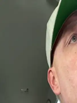 Snapshot of Firedad72FD chatting on November 1, 2025, 2:41 pm Firedad72FD online show from November 1, 2025, 2:41 pm