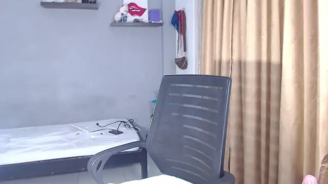 SusanLeroy online show from November 30, 2025, 9:35 am