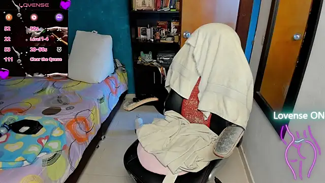 peanut tangerine online show from November 22, 2025, 5:01 pm