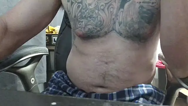 overaveragefreak4you online show from February 4, 2025, 8:13 am