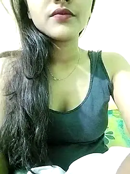 MISSQUEEN48 online show from March 3, 2025, 4:03 pm