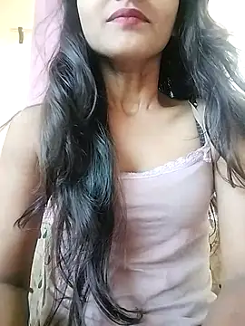 MISSQUEEN48 online show from March 22, 2026, 7:45 am