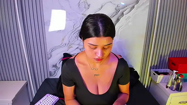 venusowen  online show from April 3, 2026, 12:58 pm