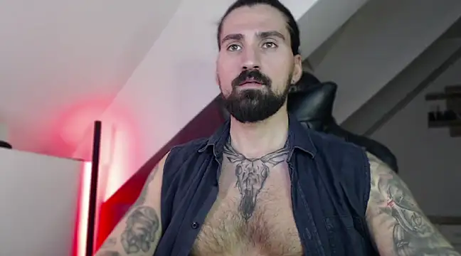 MateoHunk online show from January 1, 2025, 5:11 pm