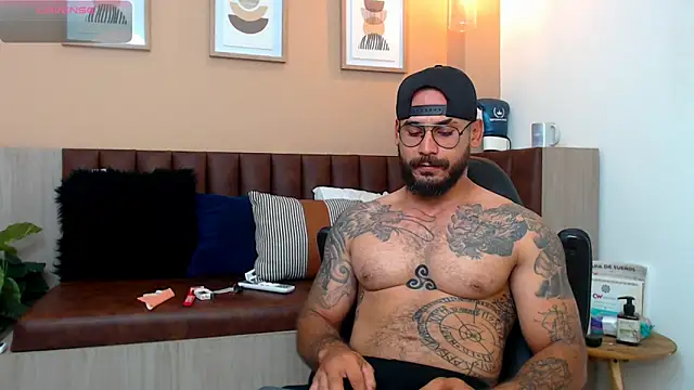 hanz col online show from March 10, 2025, 4:38 am