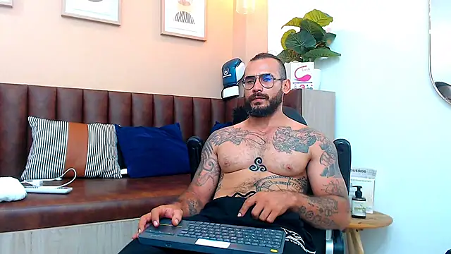 hanz col online show from March 18, 2025, 11:30 am